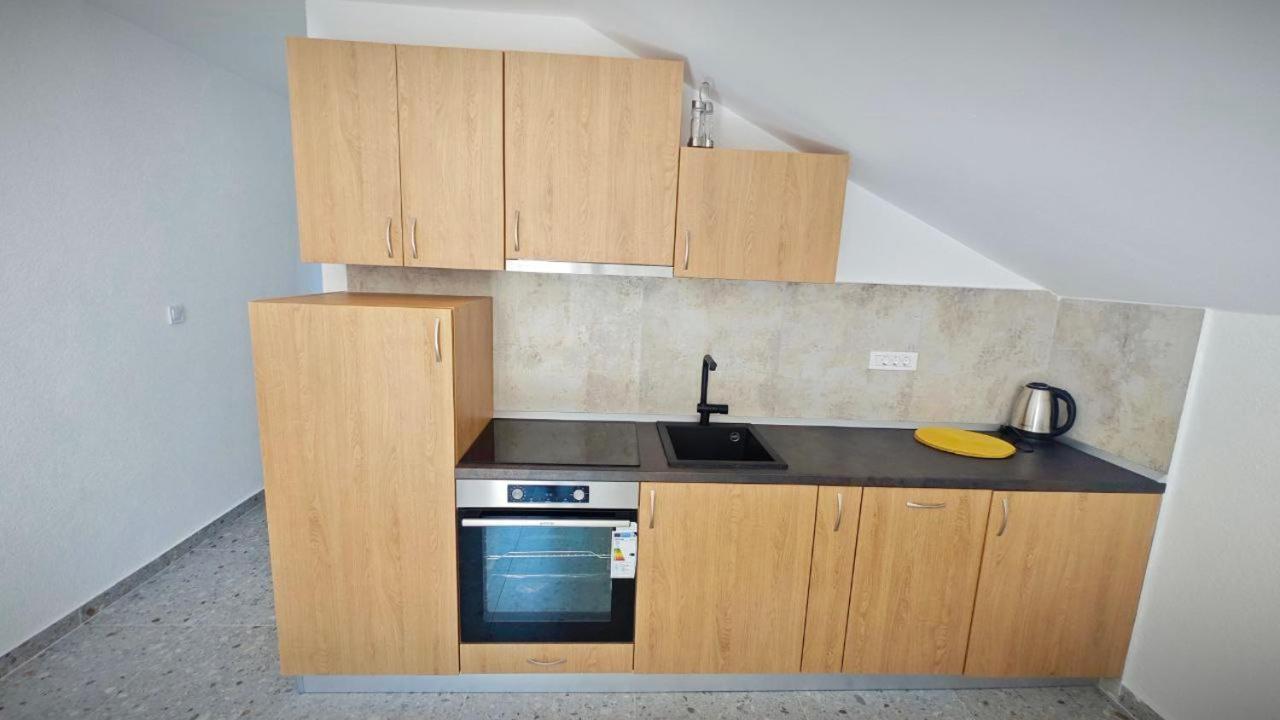 Apartmani Radovic บิเยลา ภายนอก รูปภาพ